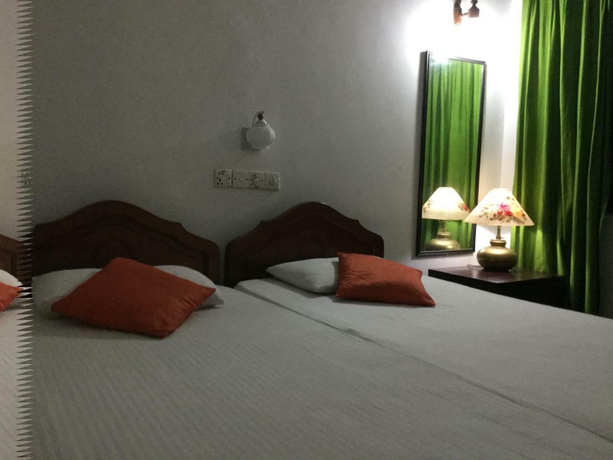 Kandy Inn Madugalle'S Family Guest House Eksteriør billede